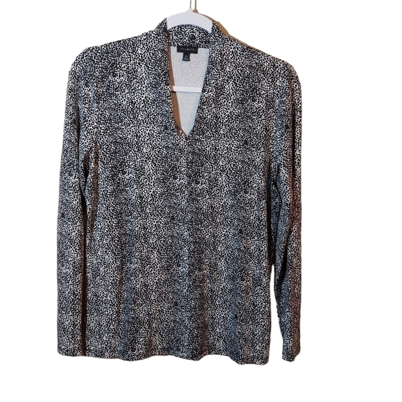 TALBOTS LADIES LONG SLEEVE ANIMAL PRINT TOP- M - Picture 1 of 4